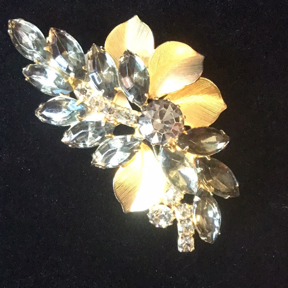 VINTAGE! Goldtone & Smoky Greys Rhinestone  Brooch